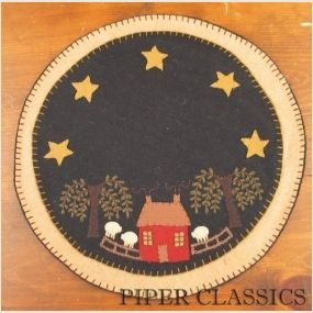 Candle mat but would love to do this in a larger size Wool Candle Mats, Felt Candle Mats, Penny Rug Patterns, Wool Mats, Candle Mats, Wool Felt Projects, Wool Applique Patterns, Felted Wool Crafts, Wool Quilts