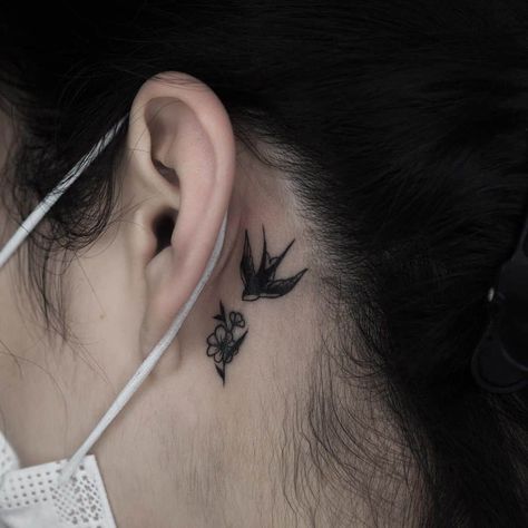 Swallow Tattoo Behind The Ear Kneck Tattoos, Tattoo Behind The Ear, Swallow Tattoo Design, Side Neck Tattoo, Sparrow Tattoo, Saved Tattoo, Swallow Tattoo, Greek Tattoos, Abstract Tattoo