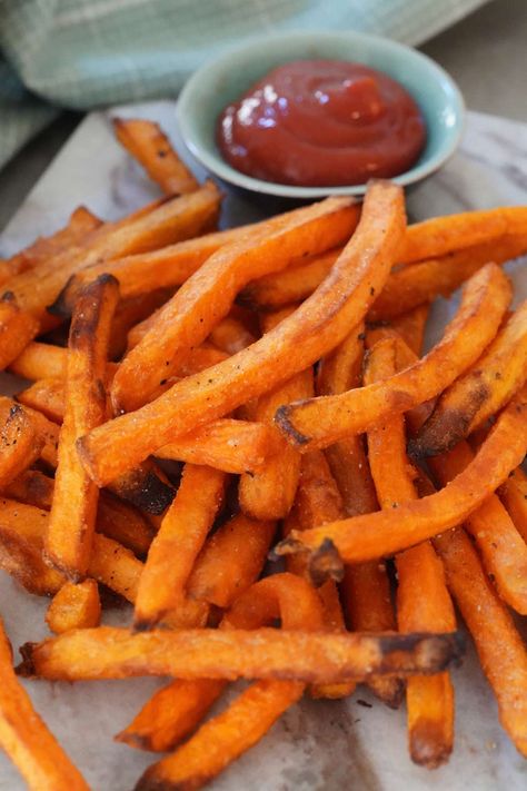 Air Fryer From Frozen, French Fry Recipes, Sweet Patato, Fries In The Air Fryer, Frozen Sweet Potato Fries, Mcdonalds Fries, Freeze Sweet Potatoes, Crispy Sweet Potato Fries, French Fries Recipe