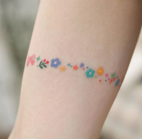 Minimalist Tattoos #tattoo #tattooideas #tattoosforwomen #minimalisttattoos #creativetattoo Color Mini Tattoo, Colorful Line Tattoo, Simple Colored Tattoos, Minimalist Colored Tattoo, Coloured Tattoos For Women, Colored Tattoos For Women, Color Line Tattoo, Colorful Tattoos For Women, Coloured Tattoos