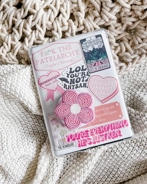 🎀Spring Kindle Makeover🎀 Obsessed with it! I’m so happy with how it turned out!! Decorated Kindle, Kindle Case Aesthetic, Kindle Aesthetic Case, In My Kindle Era, Kindle Decor, Kindle Girlie, Kindle Decoration, Cute Kindle, Emotional Support Kindle