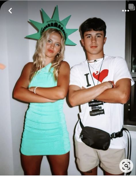 Duos Dress Up, Halloween Couple's Costume, Cute And Simple Couple Halloween Costumes, Cute Dynamic Duo Costumes, Couple Duo Halloween Costumes, Couple Costumes Trendy, Iconic Duos Disney, Duo Halloween Costumes Characters, Lady Liberty Halloween Costume