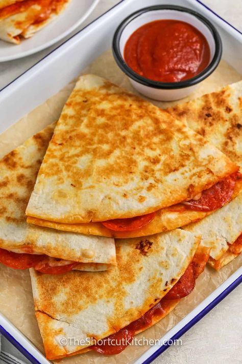 For a quick, tasty meal, or a yummy appetizer, try this pizza quesadilla! It’s made with flour tortillas, pizza sauce, melted cheese, and pepperoni, all cooked until golden and crispy. Serve with a side of extra pizza sauce for dipping, and you’ve got a delicious snack or dinner in minutes. Perfect for pizza lovers who want something easy to make and packed with flavor! This recipe is sure to be a hit. #theshortcutkitchen Tortilla Wrap Pizza Recipes, Tortilla Pizza Quesadilla, Recipes With Pizza Sauce, Tortillas Pizza, Pizza Quesadillas, Pizza Wrap, Pizza Tortilla, Pizza Quesadilla, Pizza Roll Up