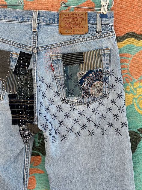 Sashiko Mending, Ropa Upcycling, Mid 90's, Mending Clothes, Upcycle Clothes Diy, Denim Projects, Visible Mending, Sashiko Embroidery, Denim Crafts