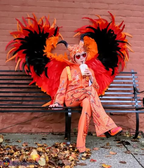 Gennifer: My 11 year old daughter has known for months that she wanted to wear this costume and be Elton John for Halloween. We located the shoes at H&M while school... Elton John Halloween Costume, Elton John Party, Elton John Costume, Rocketman Movie, School Costume, Costume Works, Devil Costume, Rocket Man, College Halloween