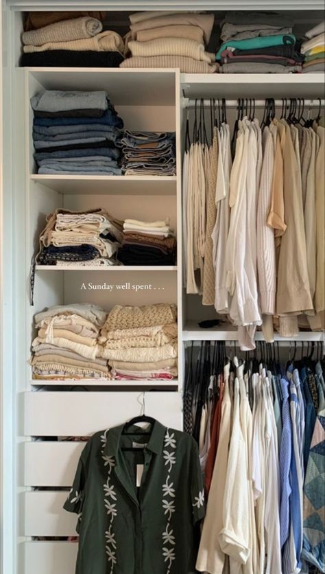 Clothing Closet Ideas, Couples Wardrobe Ideas, Pretty Wardrobe Closets, Wardrobe Aesthetic Organisation, Clothes Closet Aesthetic, Wardrobe Organisation Aesthetic, Cute Wardrobe Closet, Cute Closets, Big Closet Organization