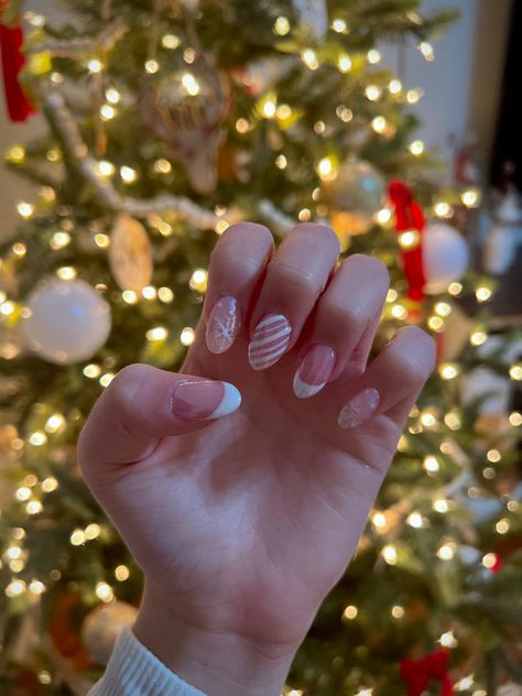 Nail Inspo Snowflake, Chrome Nails Christmas, Nail Inspo Christmas, Aesthetic Christmas Nails, Acrylic Nails Chrome, Christmas Acrylic Nails, Nail Art Winter, Winter Nail Design, 30 Aesthetic