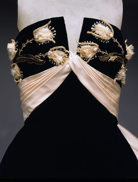 Ball gown, Design HouseHouse of Jacques FathDesignerJacques Fath, Lesage Embroidery, Jacques Fath, Kampot, Fashion 1950s, Vintage Gowns, Couture Details, فستان سهرة, Vintage Couture, Vestidos Vintage