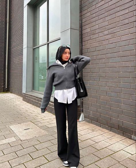 Hijabi Classy Outfit Summer, Flare Pants Hijab Outfit, Hijabi Flare Pants Outfit, Abaya With Jeans Outfit, Shien Outfit Idea Hijabi, Summer Outfits 2023 Hijab, Uni Outfits Hijab, Girly Hijabi Outfits, Shein Hijab Outfits