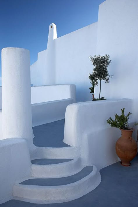 Santorini Cycladic Architecture Cycladic Architecture, Greece Architecture, Santorini Grecia, Mediterranean Architecture, Kusadasi, Greek House, Santorini Greece, Greek Island, Beautiful Places To Travel