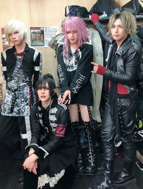 Visual Kei Outfit Ideas, Boogie Jiluka, Visual Kei Outfits, Outfit Ideas Pink, Black Jeans Outfit, Song Artists, R P, 2021 Fashion, J Fashion