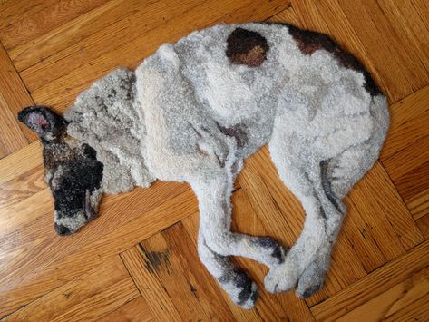 Handmade rug shaped like dog by Emily O'Leary Carpet For Dogs, Carpet Tiles Ideas, Dog Rugs, Dog Rug, Tufting Diy, Moss Rug, Funky Rugs, Rug Tufting, Tiles Ideas