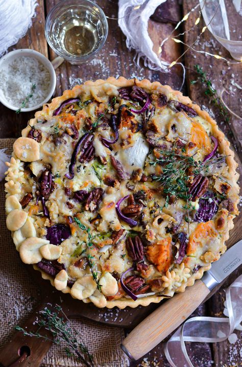 Tarte Vegan Salée Rustique Patates Douces, Oignons, Pecans / Vegan Rustic Sweet Potatoes, Onion, Pecans Tart Savoury Quiche, Healthy Tart, Pecan Tarts Recipe, Tarte Vegan, Vegan Pecan, Homemade Crust, Plant Based Recipes Breakfast, Pecan Tarts, Rustic Food