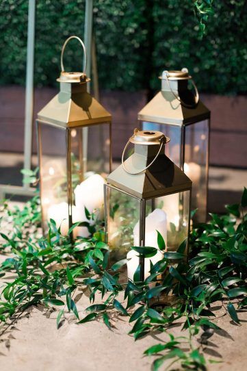 Gold lanterns for wedding. Outdoor Wedding Lantern Decor, Gold Lantern Centerpiece Wedding, Gold Lanterns Wedding, Lantern Decor Outdoor, Lantern Wedding Ceremony, Candle Lanterns Wedding, Bangalore House, Black Hills Wedding, Florida House Decor