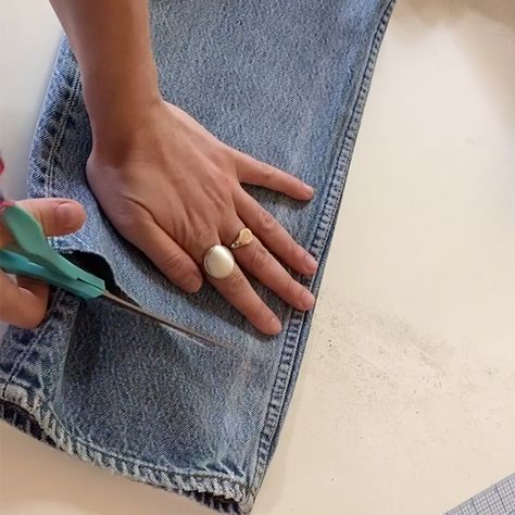 Fray Hem Jeans Diy, How To Make Raw Hem Jeans, Trim Jeans Diy, Diy Raw Edge Jeans, How To Raw Hem Your Jeans, How To Raw Hem Jeans, How To Fray Bottom Of Jeans Diy, Fraying Jeans Hem Diy, How To Cut And Fray Bottom Of Jeans