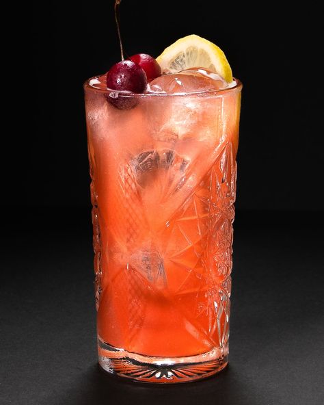 Singapore Sling Cocktail, Singapore Sling, Cherry Liqueur, Cocktail Club, Rum Drinks, Triple Sec, Gin Cocktails, Play Food, Food Reviews