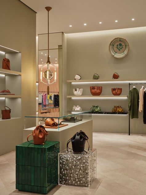 Fashion Store Display, Loewe Store, Fashion Retail Interior, Ceramic Store, Retail Store Display, Store Design Boutique, Retail Inspiration, Store Layout, Boutique Interior Design