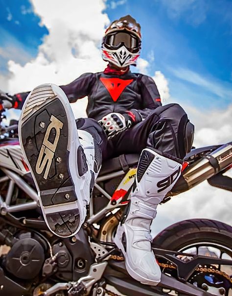 Dirt Bike Poses, Motocross Photoshoot, Sidi Boots, Dirt Bike Photoshoot, Motocross Outfits, Motocross Photography, Motorcycle Leathers Suit, Bike Suit, Mx Boots