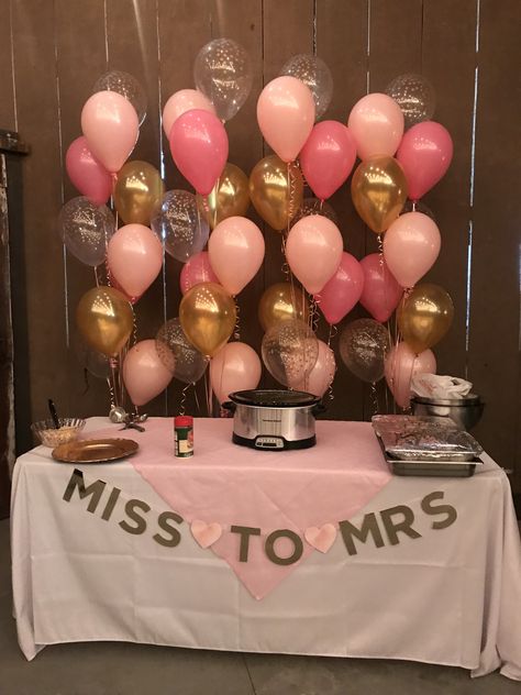 Bridal shower backdrop balloon wall Bridle Shower Ideas Decorations, Indian Bridal Shower Ideas, Bridal Shower Indian, Bride To Be Party Decoration, Batchelor Party, Wedding Shower Brunch, Bride To Be Decorations, Bridal Shower Floral, Bridal Backdrop