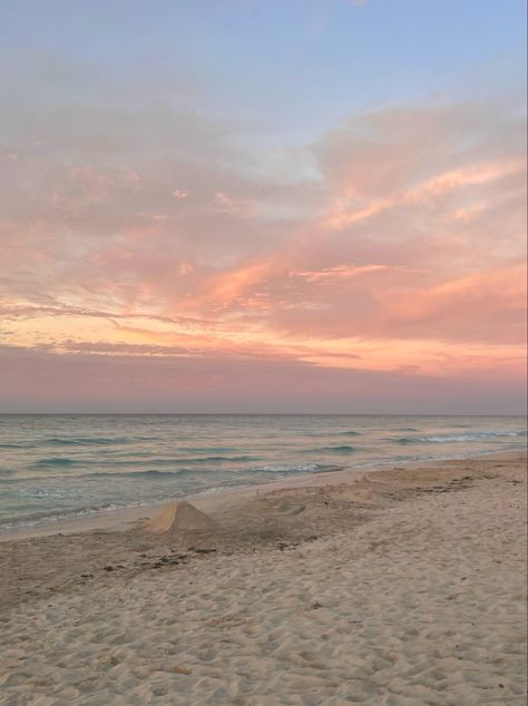 Pastel Beachy Aesthetic, Light Pink Sunset Aesthetic, Spring At The Beach, Beige Beach Aesthetic, Preppy Beach Sunset, Pink Coastal Aesthetic, Beach Background Aesthetic, Pink Sun Set, Soft Beach Aesthetic