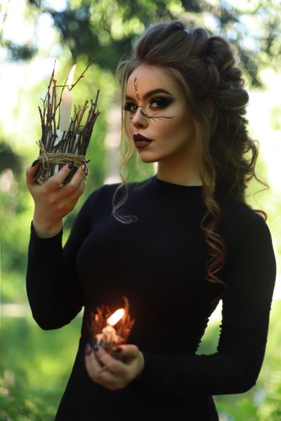 Tanya Bright is creating photos and videos | Patreon Pagan Makeup, Viking Makeup, Witchy Makeup, Halloween Makeup Witch, Goddess Makeup, Witch Photos, Instagram Profil, Viking Wedding, Witch Makeup