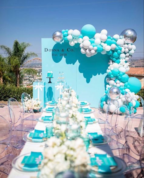 Tiffany And Co Dinner Party, Breakfast At Tiffany's Aesthetic Party, Tiffany Blue Birthday Party Decorations, Tiffany And Co Sweet 16 Ideas, Breakfast At Tiffanys Aesthetic Brunch, Breakfast At Tiffany's Decor, Breakfast At Tiffany’s Bridal Shower Decor, Breakfast At Tiffany’s Baby Shower Ideas, Tiffany And Co Backdrop