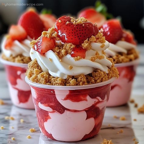 These no-bake Strawberry Cheesecake Crunch Cups are a delightful dessert with layers of graham cracker crust, creamy cheesecake, strawberry crunch topping, and fresh strawberry topping. Strawberry Cup Desserts, Vegas Appetizers, Strawberry Crunch Cheesecake Cups, Strawberry Cheesecake Crunch, Crunch Cup, Cheesecake Crunch, Lava Cupcakes, Fresh Strawberry Topping, Strawberry Crunch Topping