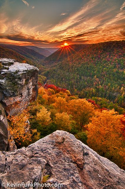 Lindy Point - Blackwater Falls State Park - West Virginia.  Haven't stopped here, but I've passed it on the way to NC.  This is when you know you've hit South.  The real start of the Southeast and one of the rare beauties.  I also wanna go river rafting since that's what WV is popular for.  :) Blackwater Falls State Park, Blackwater Falls, Foto Tips, Bob Ross, America The Beautiful, Alam Yang Indah, Lombok, Pretty Places, Fall Foliage