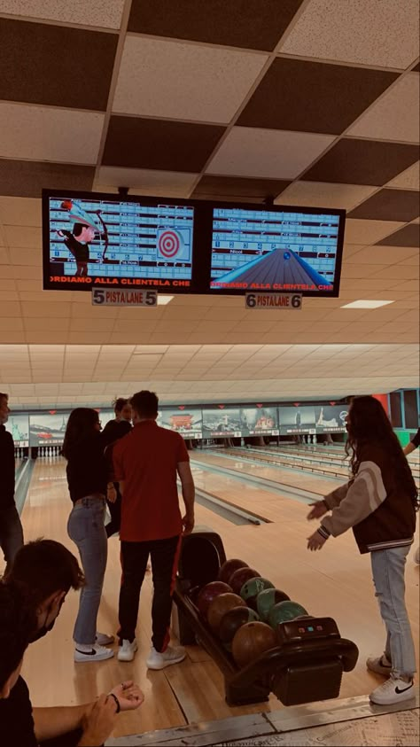 Bowling Instagram Story, Bowling Fake Story, Boliche Aesthetic, Double Date Aesthetic, Double Dates Aesthetic, Familia Aesthetic, Bowling With Friends, Bowling Friends, Bowling Aesthetic