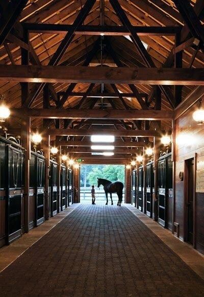 Barns And Stables, Classic Equine, Horse Barn Designs, Dream Horse Barns, Horse Barn Plans, Dream Stables, Stable Ideas, Casa Country, Horse Stable