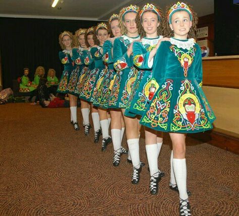 Traditional Irish Clothing, Irish Clothes, Ireland Culture, Shimmer Spray, Irish Dance Costume, Irish Step Dancing, Irish Clothing, Irish Dance Dress, Steps Dance