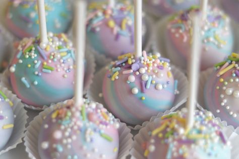 Birthday Party Cake Pops, Diy Unicorn Cake, Easy Unicorn Cake, Unicorn Birthday Party Cake, Rainbow Cake Pops, Unicorn Cake Pops, Swedish Chef, Mini Chef, Unicorn Cake Topper