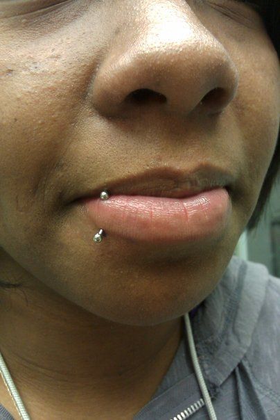 Side Vertical Lip Piercing Side Vertical Labret, Side Lip Piercing Hoop, Vertical Lip Piercing, Side Lip Piercing, Side Labret, Vertical Labret Piercing, Pretty Piercings, Vertical Labret, Barty Crouch