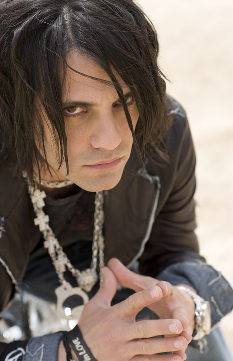 Criss - Criss Angel Photo (406315) - Fanpop Chris Angel, Criss Angel Mindfreak, Angel Magic, Luxor Hotel, Criss Angel, The Rasmus, Angel Posters, Angel Images, My Uncle