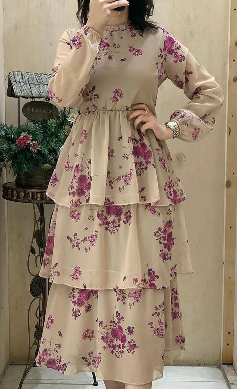 Simple Frock Design, Modest Dresses Fashion, Simple Frocks, Mode Turban, Gaun Fashion, Stylish Short Dresses, Pakistani Fancy Dresses, Girls Frock Design