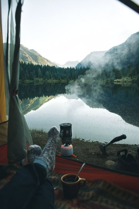 Mountains Aesthetic, Solo Camping, Camping Inspiration, Mountain Sky, Camping Photography, Camping Aesthetic, Adventure Aesthetic, Mountain Life, People Sitting