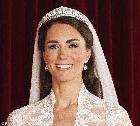 She looks so good with a tiara. Hopefully we will see her wearing more tiara's in the future. After all, she is the future Queen. <3 Kate Middleton Wedding Tiara, William And Kate Wedding, Princess Diana Wedding Dress, Princess Beatrice Wedding, Kate Middleton Wedding Dress, Diana Wedding Dress, Duchesse Kate, Wedding Hairstyles With Crown, Düşes Kate