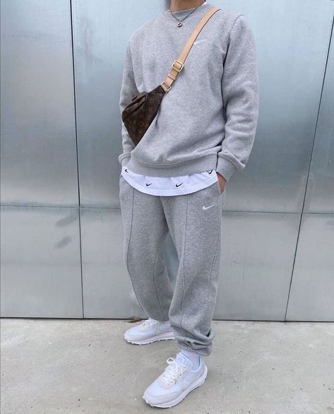 Streetwear Aesthetic Men, Grey Sweatpants Outfit Men, Gray Pants Outfit, Gray Sweatpants Outfit, Streetwear Fashion Men, Highsnobiety Fashion, Streetwear Ideas, Outfits Stylish, Sneaker Outfits