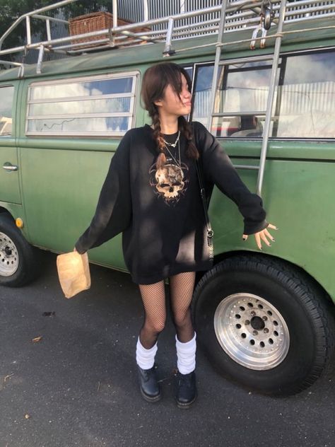 Girl Skater Outfits, Southern Grunge, Emo Aesthetic Outfit, 2024 Fits, Chill Girl, Goth Fairycore, Girl Skater, Brandy Melville Outfits, Picnic Outfit