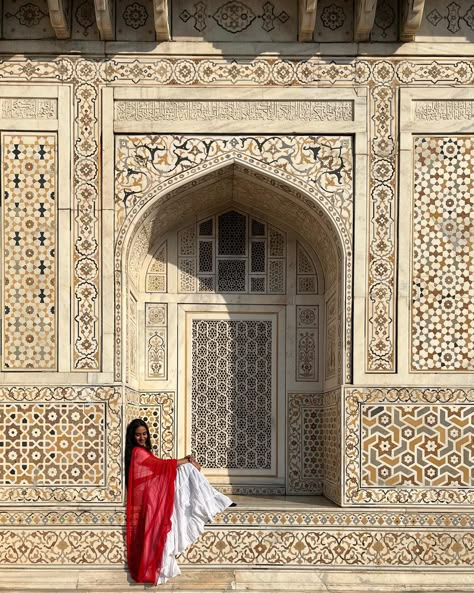 Aaja chanda bahon mein Tujh mein hi gum ho jaaun main Tere naam mein kho jaaun 🌙🌹 . . [Agra, Taj Mahal, india travel couple , travel destinations, desi aesthetic , desi Pinterest aesthetic] . . . . . #fyp #tajmahal #agra #indiantravelblogger #explorepage #travelcouple #coupletravel Delhi Agra Jaipur, Taj Mahal Aesthetic Girl, Taj Mahal Photoshoot Ideas, Photo Ideas At Taj Mahal, Tajmahal Photoshoot Ideas, Rajasthan Photo Ideas, Tajmahal Poses, Taj Mahal Photography Pose, Agra Aesthetics