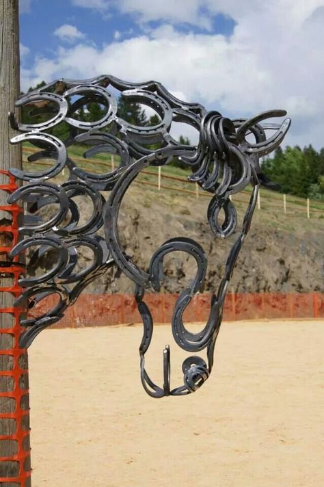 Top 25+ best Horseshoe art ideas on Pinterest Horse Shoe Ideas, Art Fer, Horseshoe Ideas, Horseshoe Crafts Projects, Horseshoe Projects, Metal Horse, Horseshoe Decor, Welding Ideas, Horseshoe Crafts