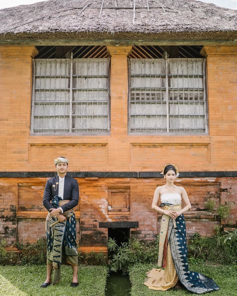 Island Wedding Dress, Prewedding Bali, Prewedding Adat, Balinese Wedding, Wedding Kebaya, Wedding Bali, Moodboard Wedding, Indonesia Traditional, Pose Prewedding