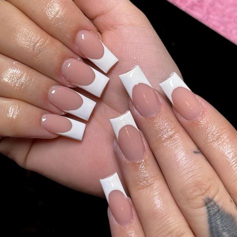 Nails For 7th Grade, Medium French Tip Acrylic Nails, White Tip Acrylic Nails, White And Green Nails, Fly Nails, Kylie Nails, French Tip Acrylics, White Tip Nails, Opal Nails