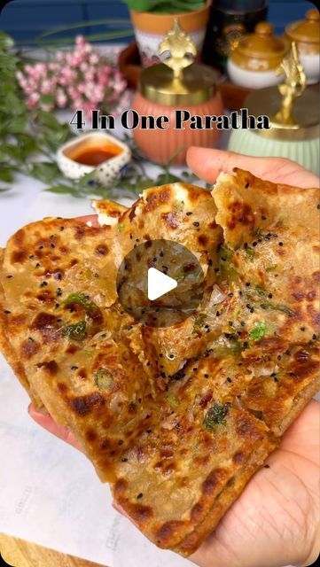 Indian Paratha Recipe, Dinner Recipes Vegetarian Indian, Alo Paratha Recipe, Paneer Paratha Recipes Video, Palak Paratha Recipe, How To Make Paneer Paratha, Veggie Paratha, Onion Paratha Recipe Video, Alu Paratha