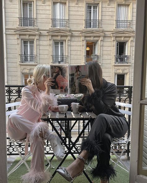 Rich Bsf Aesthetic, Grace And Grace Paris, Paris With Best Friend, Rich Besties Aesthetic, Travel With Best Friend Aesthetic, Old Money Friends, Girl Next Door Aesthetic, Paris Girl Aesthetic, Paris Girls Trip