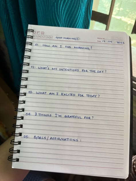 Working On Myself Journal Ideas, Monday Journal Ideas, Morning Journal Prompts Aesthetic, Monday Morning Journal Prompt, Tuesday Journal Prompts, Monday Prompts, Quick Journal Prompts, Daily Morning Journal Prompts, Monday Journal Prompts