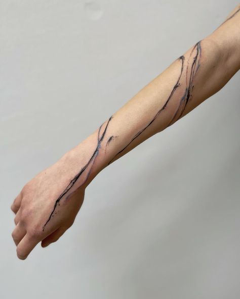 Abstract Tattoo 9 Line Tattoo Arm, Black Line Tattoo, Around Arm Tattoo, Brush Tattoo, Abstract Tattoo Designs, Tattoo Line, Wrap Tattoo, Handpoke Tattoo, Upper Arm Tattoos