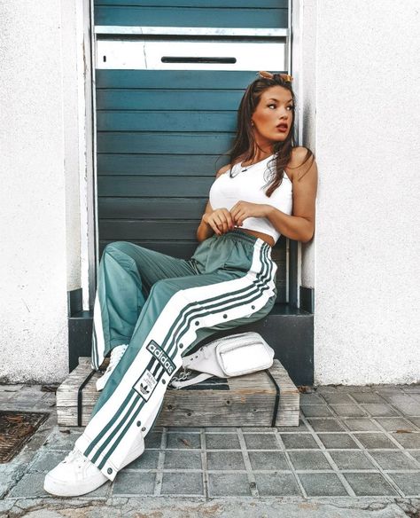 Adibreak Pants Outfit, Swag Pants, Adidas Adibreak, Pants Adidas, Track Pants Women, Sweatpants Outfit, Adidas Joggers, Prom Pictures, Adidas Shirt