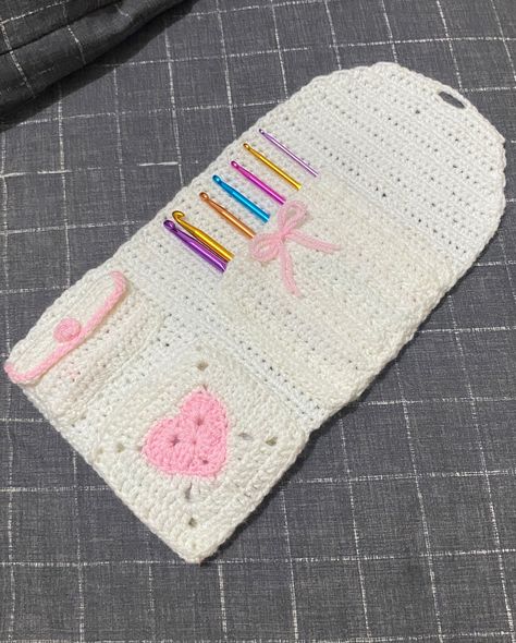 Love letter crochet stationery case💝 So easy to make also a very beginner friendly pattern by @mahumcrochets 💗 Now I can easily carry my tool kit everywhere🤭🎀. . . . . . . #crochet #crochetaddict #crochetando #crochetart #crochetartist #artistsoninstagram #crochetlove #crochetersofinstagram #crocheted #crocheter #crochetedwithlove #crochetcommunity #lovethiscommunity #handmade #handmadewithlove #handmadecrafts #crafts #diy #diycrafts #crochetbusiness #smallbusiness #instabusiness #instagram... Crochet Tool Holder, Love Letter Crochet, Crochet Tools Pattern, Letter Crochet, Crochet Case, Crochet Tools, Crochet Business, Tool Case, Tool Holder