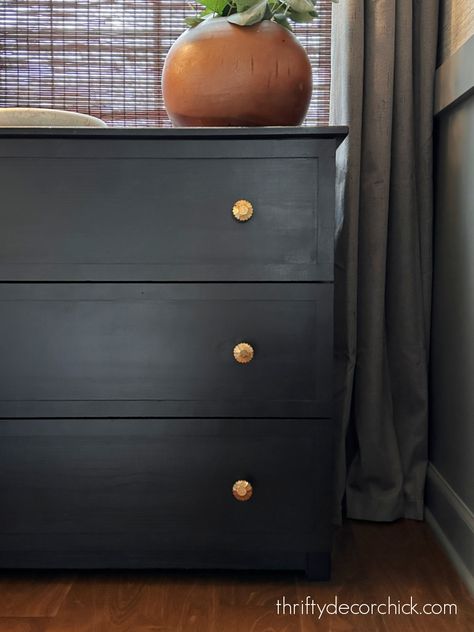 Paint Furniture Black, Black Dresser Bedroom, Black Painted Dressers, Black Chalk Paint Furniture, How To Make Furniture, Black Chest Of Drawers, Black Painted Furniture, How To Paint Furniture, Painted Night Stands